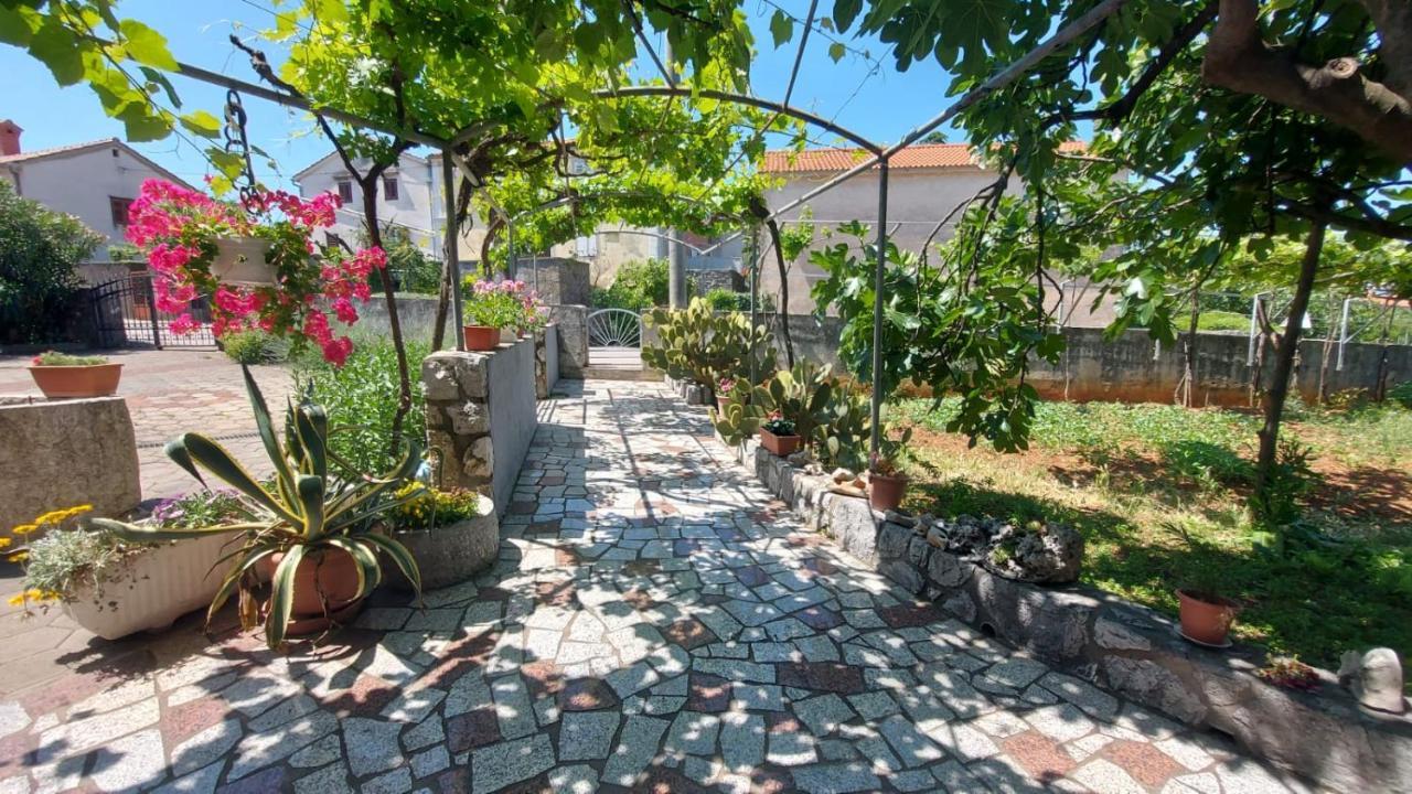 Guest House Tom Malinska Exterior foto