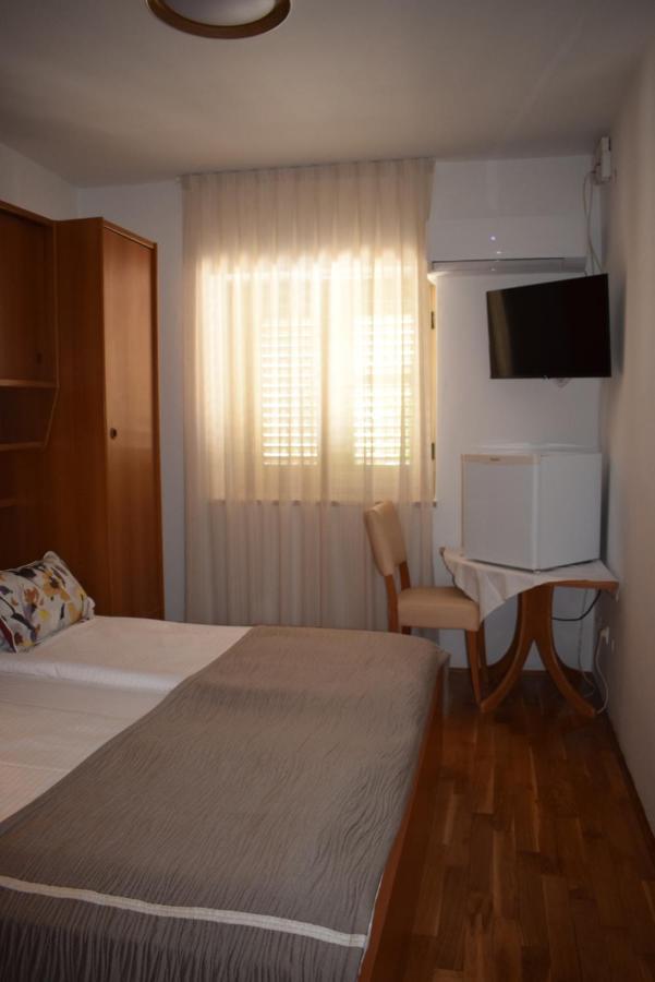 Guest House Tom Malinska Exterior foto